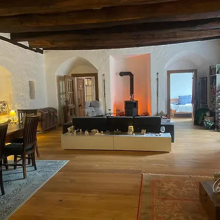 14 Century In Historical Homestay *